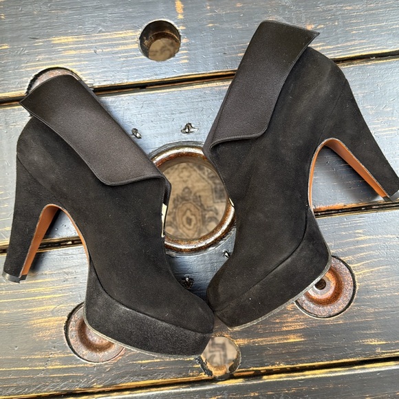 Ferragamo Limited Edition Tuxedo Style Suede Heeled Ankle Boots - Picture 1 of 13